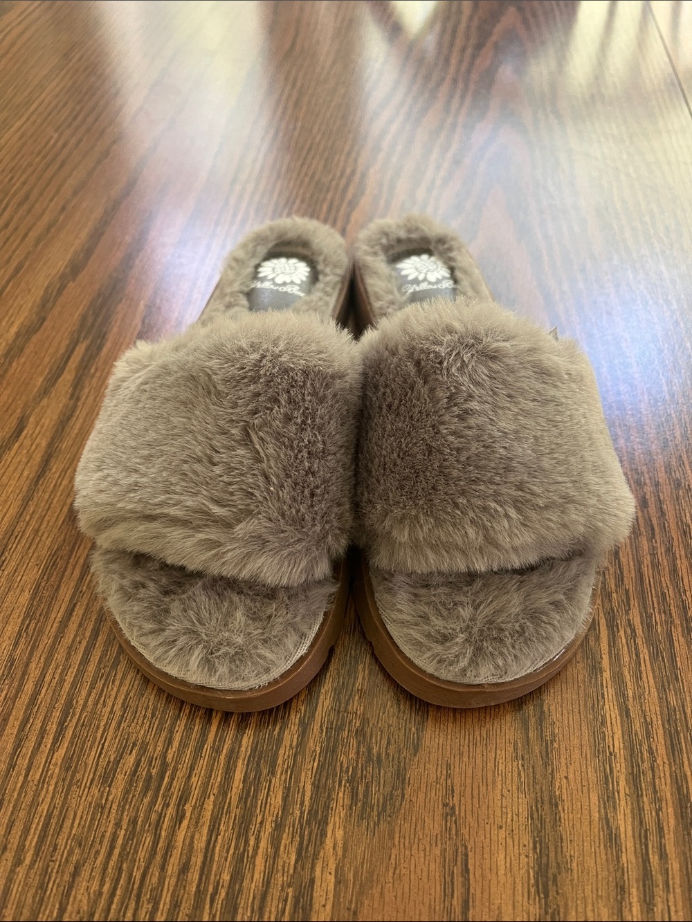 Never Worn Yellow Box Gray Fuzzy Slide Slippers